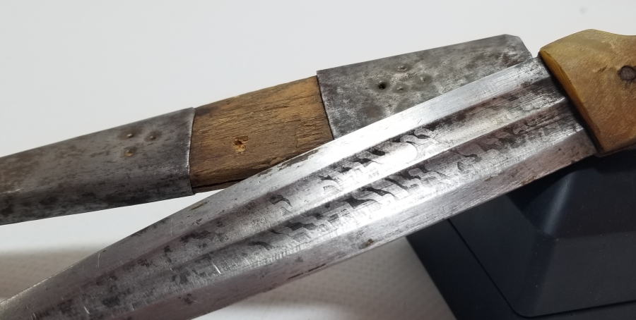 ORİJİNAL KININDA OSMANLI DÖNEMİ BOYNUZ SAPLI AFYON KAMASI