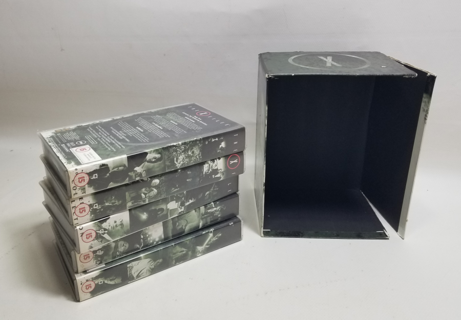 X FİLES İSİMLİ DİZİYE AİT KASET TAKIMI