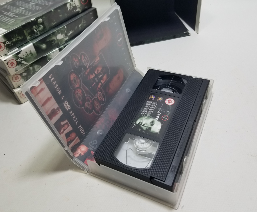 X FİLES İSİMLİ DİZİYE AİT KASET TAKIMI