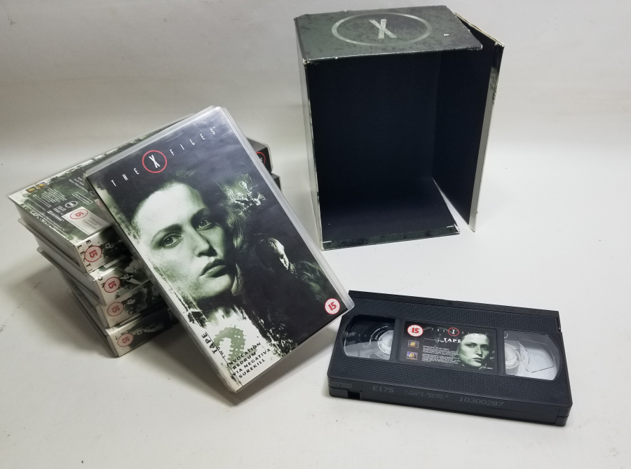 X FİLES İSİMLİ DİZİYE AİT KASET TAKIMI