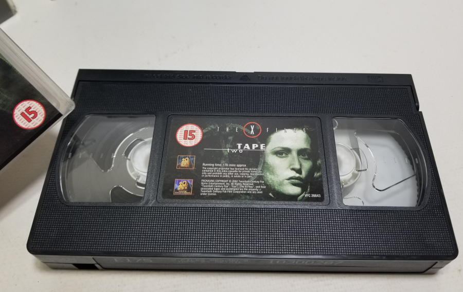 X FİLES İSİMLİ DİZİYE AİT KASET TAKIMI