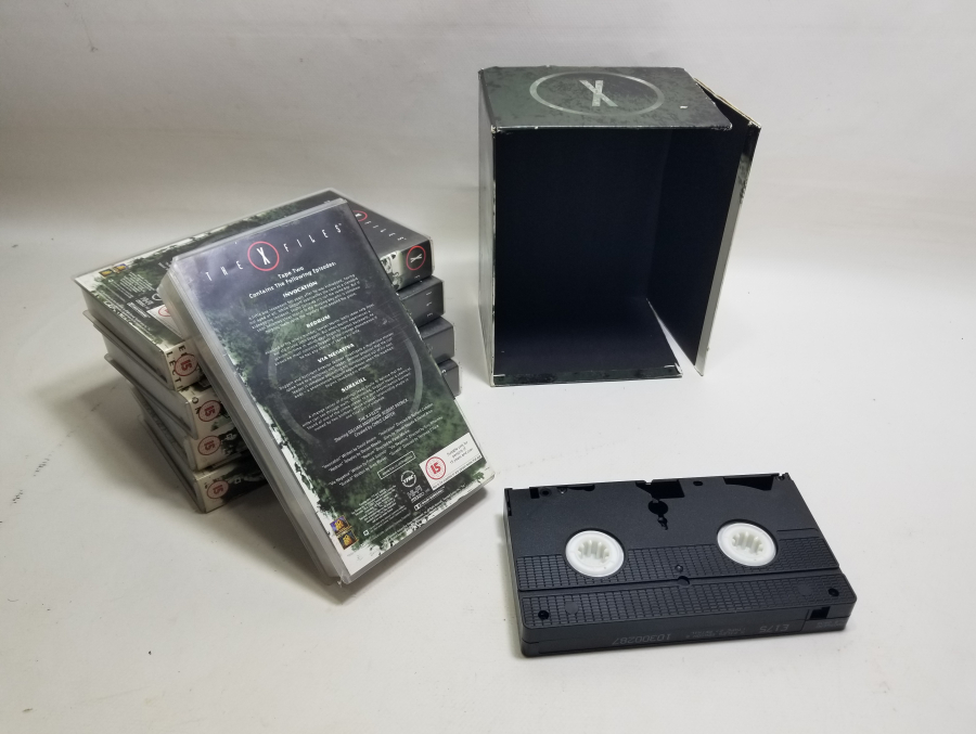 X FİLES İSİMLİ DİZİYE AİT KASET TAKIMI