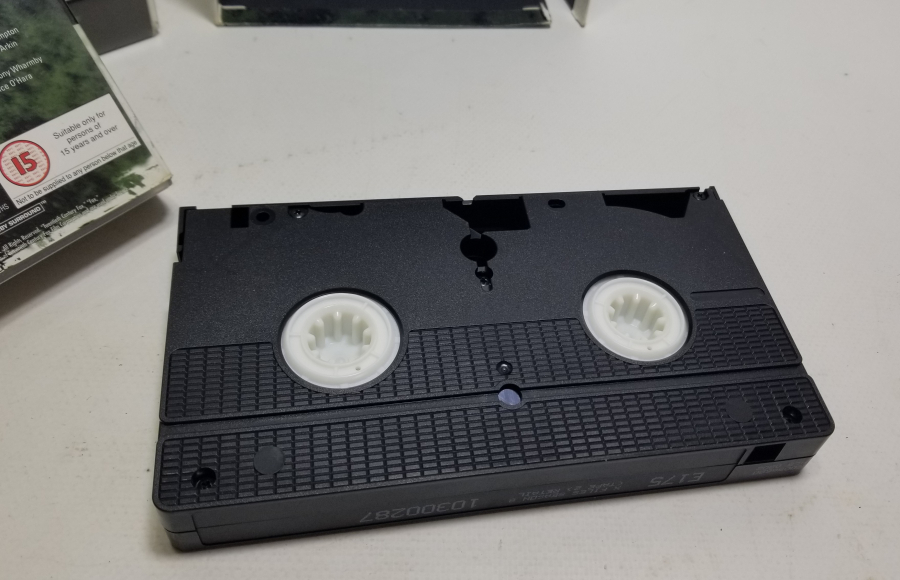 X FİLES İSİMLİ DİZİYE AİT KASET TAKIMI