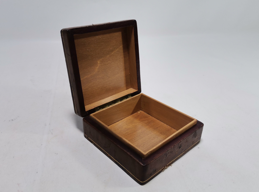 ÜZERİ ALTIN VARAKLI DERİ GEÇME OSMANLI DÖNEMİ MÜCEVHER KUTUSU