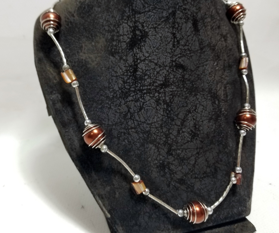 ÜZERİ DOĞAL TAŞLI ANTİKA BİJUTERİ STRES KOLYESİ