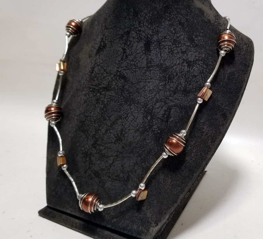 ÜZERİ DOĞAL TAŞLI ANTİKA BİJUTERİ STRES KOLYESİ