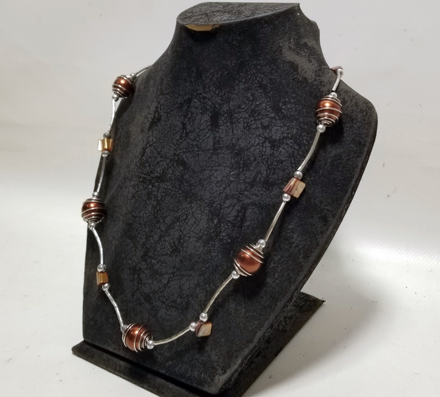 ÜZERİ DOĞAL TAŞLI ANTİKA BİJUTERİ STRES KOLYESİ