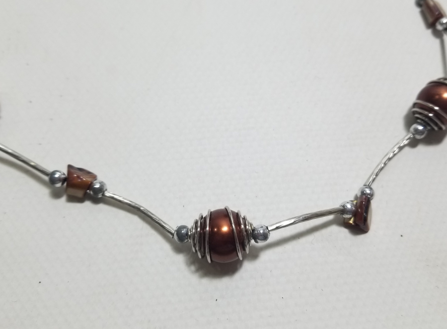 ÜZERİ DOĞAL TAŞLI ANTİKA BİJUTERİ STRES KOLYESİ