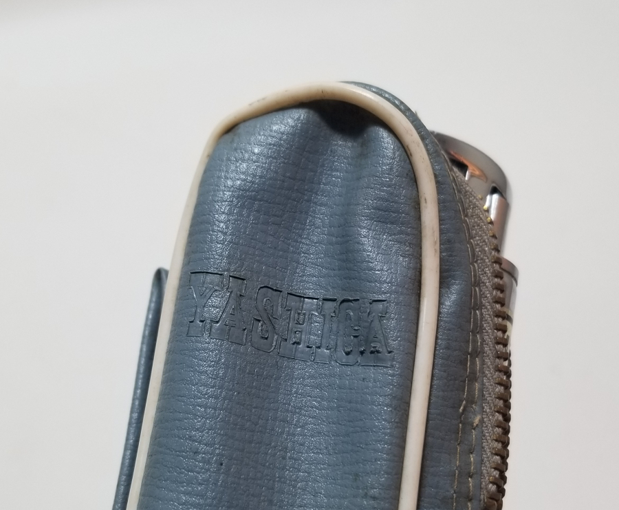 ORİJİNAL ÇANTASINDA ANTİKA YASHICA MARKA FOTOĞRAF MAKİNESİ TRİPODU