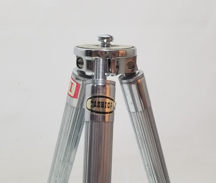 ORİJİNAL ÇANTASINDA ANTİKA YASHICA MARKA FOTOĞRAF MAKİNESİ TRİPODU