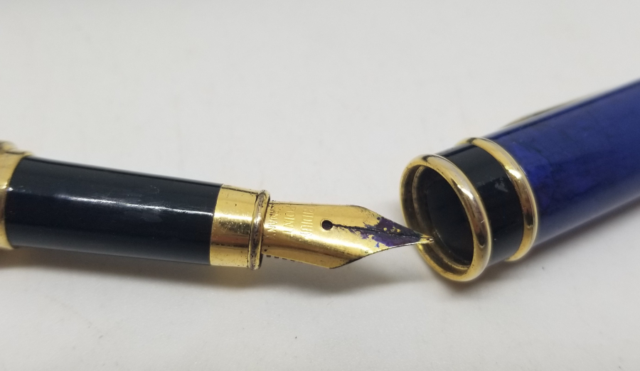 DOLMA VE PİLOT KALEMDEN OLUŞAN ALTIN KAPLAMA İKİ ADET ANTİKA KALEM