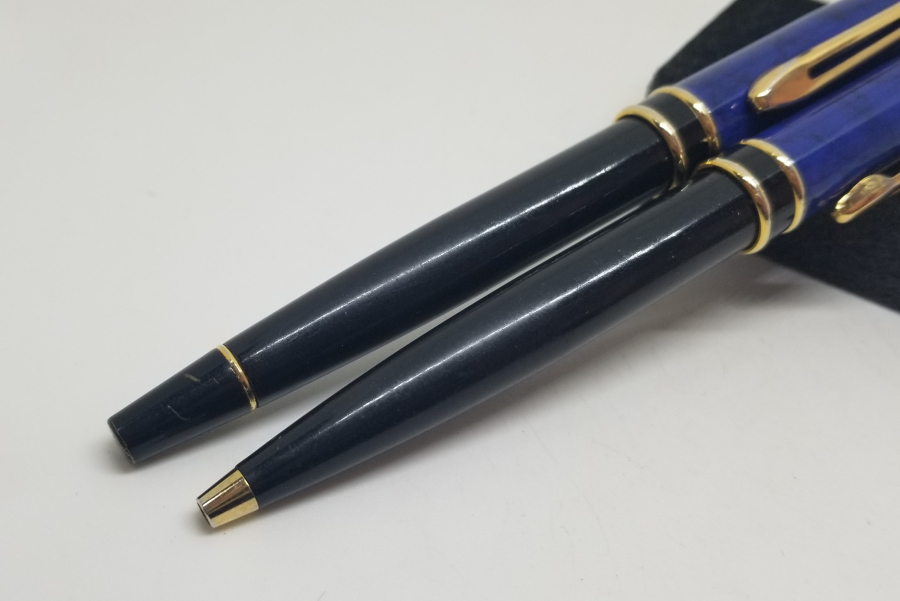 DOLMA VE PİLOT KALEMDEN OLUŞAN ALTIN KAPLAMA İKİ ADET ANTİKA KALEM