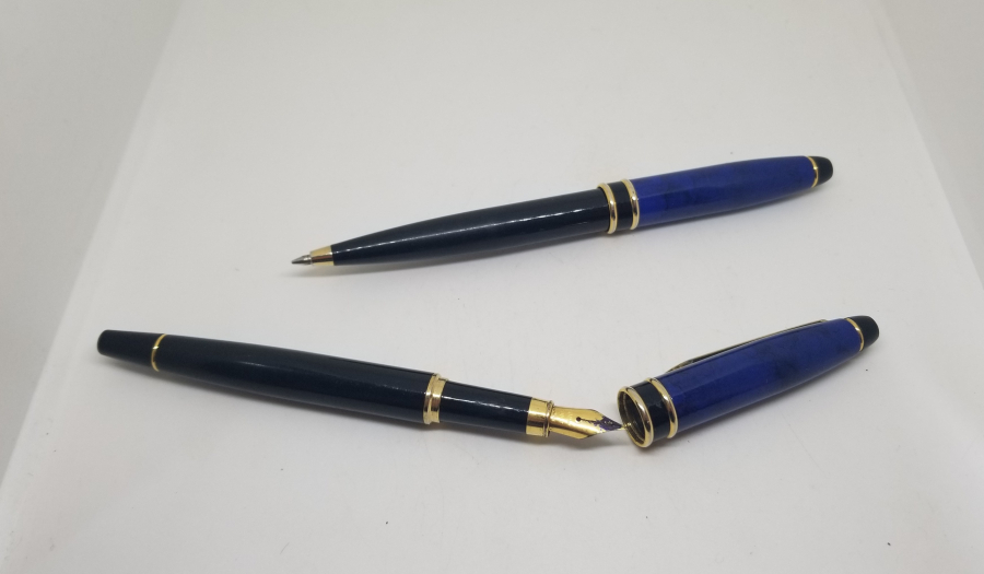 DOLMA VE PİLOT KALEMDEN OLUŞAN ALTIN KAPLAMA İKİ ADET ANTİKA KALEM