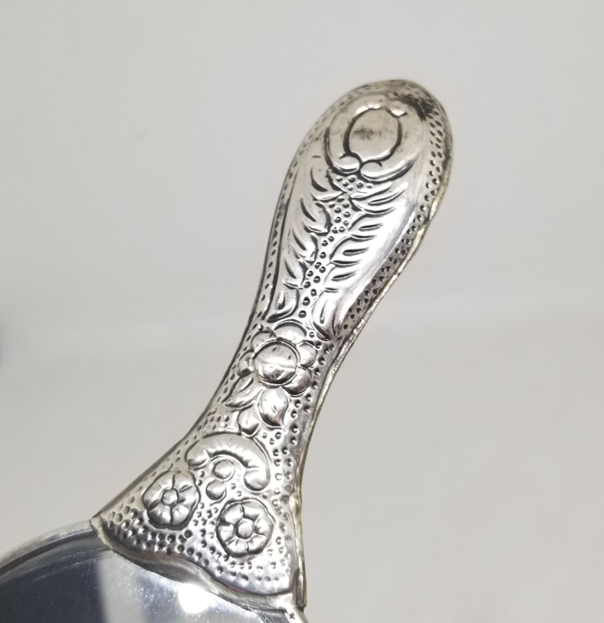 KABARTMA İŞÇİLİKLİ ANTİKA GÜMÜŞ EL AYNASI