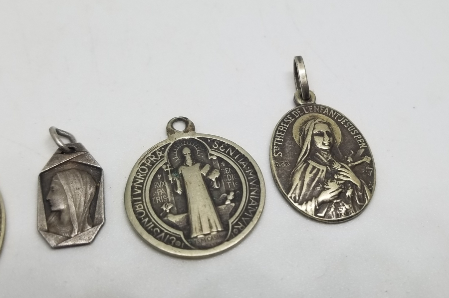 4 ADET ANTİKA VAFTİZ KOLYESİ