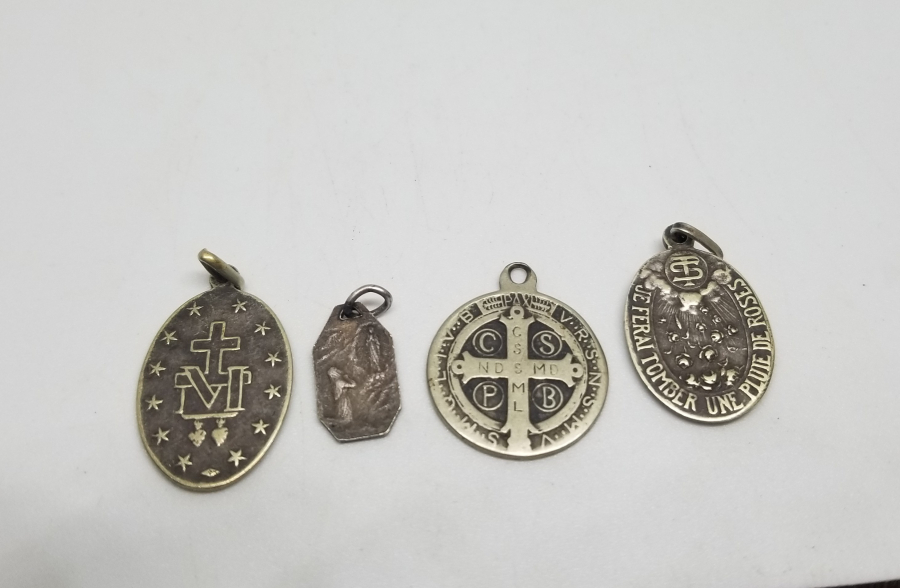 4 ADET ANTİKA VAFTİZ KOLYESİ