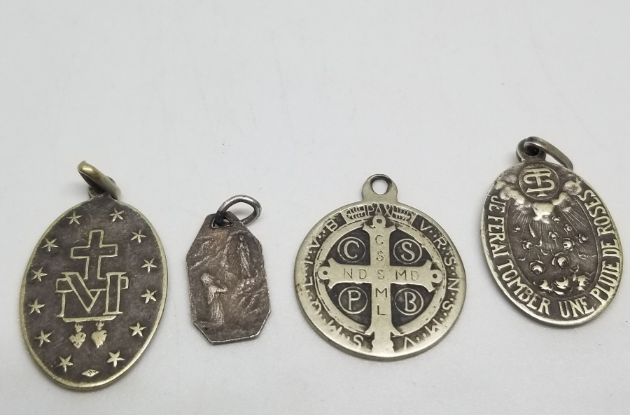 4 ADET ANTİKA VAFTİZ KOLYESİ