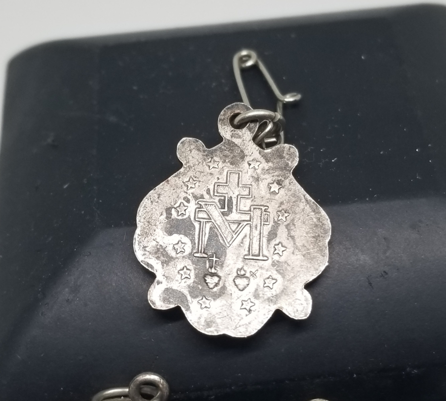 ANTİKA VAFTİZ KOLYESİ LOTU