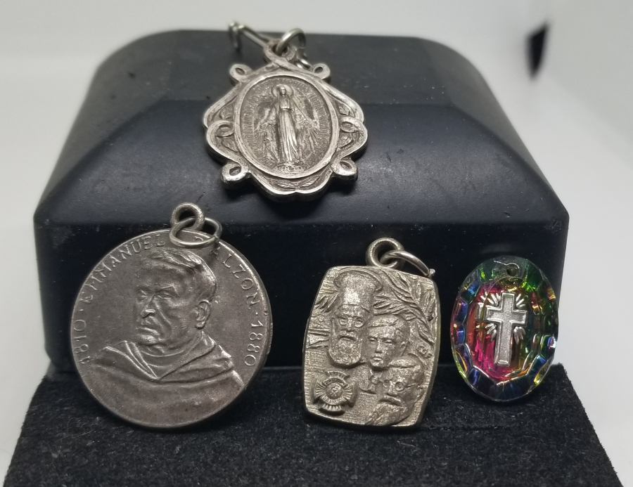 ANTİKA VAFTİZ KOLYESİ LOTU