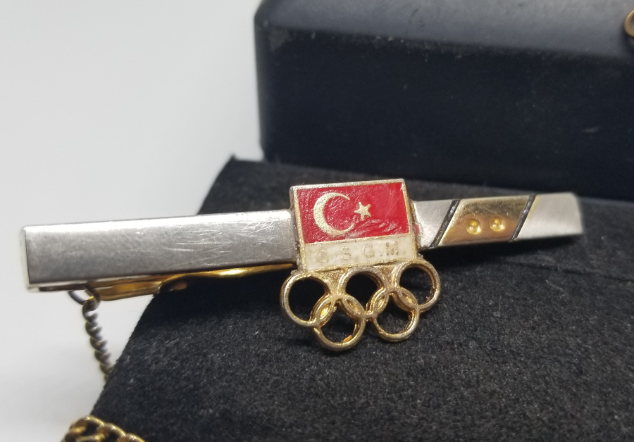 OLİMPİYATLAR KONULU ANTİKA KRAVAT İĞNESİ VE ROZET