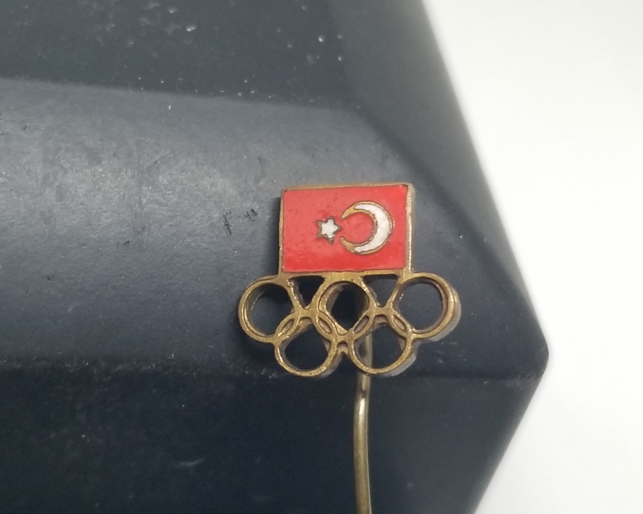 OLİMPİYATLAR KONULU ANTİKA KRAVAT İĞNESİ VE ROZET