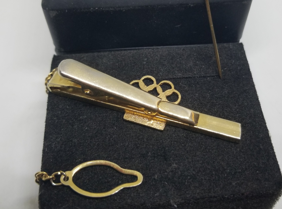 OLİMPİYATLAR KONULU ANTİKA KRAVAT İĞNESİ VE ROZET