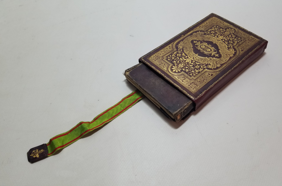 ALTIN VARAKLI DERİ CİLDİNDE OSMANLI DÖNEMİ EL YAZMA SUBAY ENAM-I ŞERİFİ