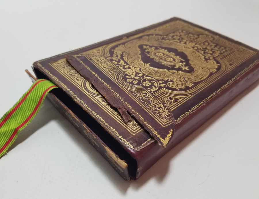 ALTIN VARAKLI DERİ CİLDİNDE OSMANLI DÖNEMİ EL YAZMA SUBAY ENAM-I ŞERİFİ