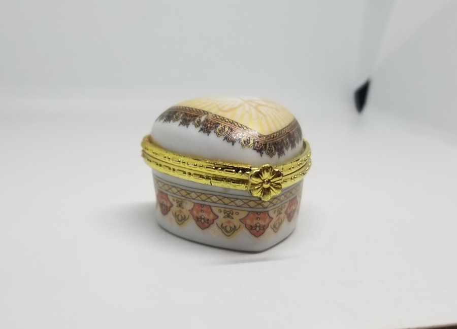 ÜZERİ YAZILI ANTİKA PORSELEN MÜCEVHER KUTUSU