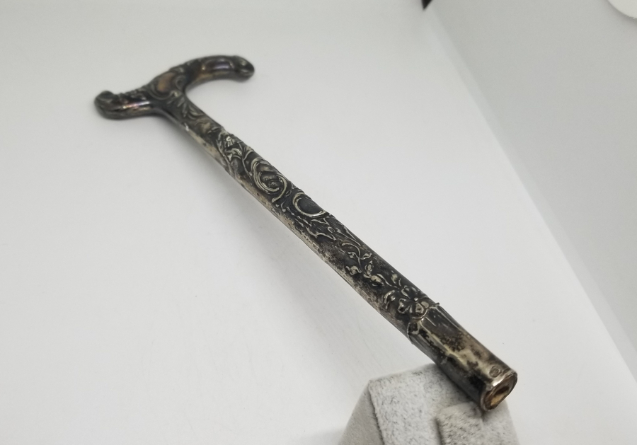 KABARTMA İŞÇİLİKLİ ANTİKA GÜMÜŞ BASTON SAPI