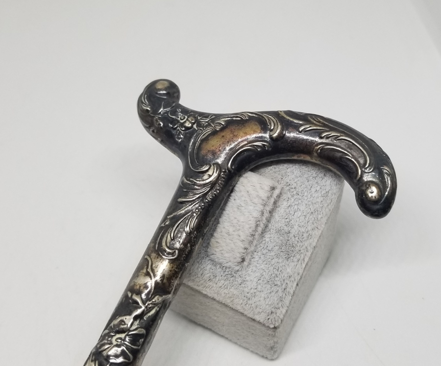 KABARTMA İŞÇİLİKLİ ANTİKA GÜMÜŞ BASTON SAPI