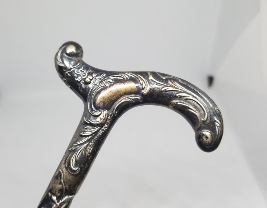 KABARTMA İŞÇİLİKLİ ANTİKA GÜMÜŞ BASTON SAPI