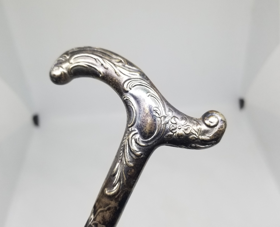 KABARTMA İŞÇİLİKLİ ANTİKA GÜMÜŞ BASTON SAPI