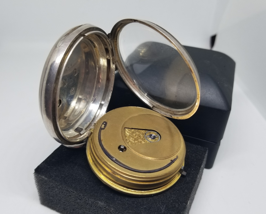 NADİR TİPTE GÜMÜŞ KASA YARIM PRİOR CEP SAATİ