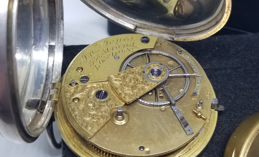 NADİR TİPTE GÜMÜŞ KASA YARIM PRİOR CEP SAATİ