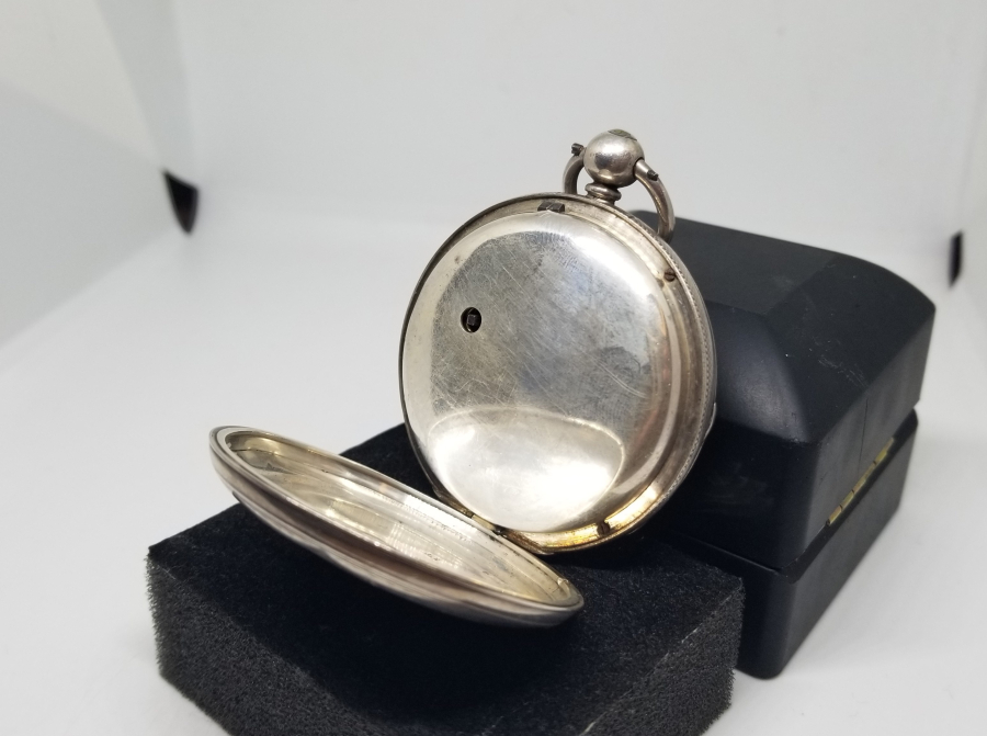 NADİR TİPTE GÜMÜŞ KASA YARIM PRİOR CEP SAATİ