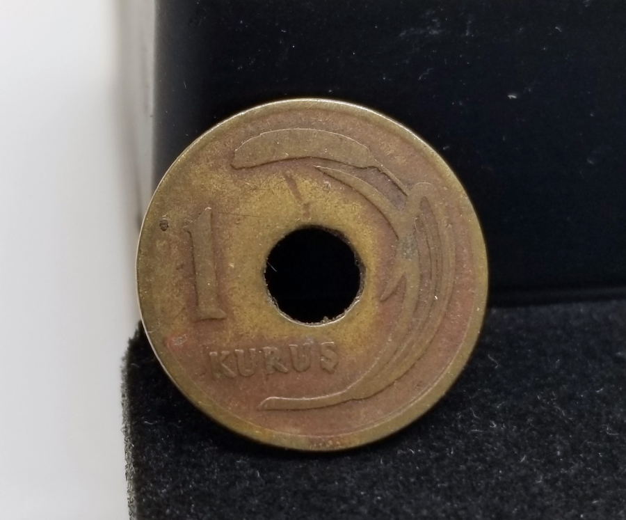 YÜKSEK KONDSİYONDA KOLEKSİYONLUK 1949 YILI DELİKLİ 2,5 KURUŞ