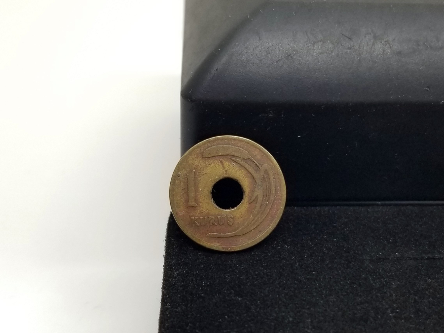 YÜKSEK KONDSİYONDA KOLEKSİYONLUK 1949 YILI DELİKLİ 2,5 KURUŞ