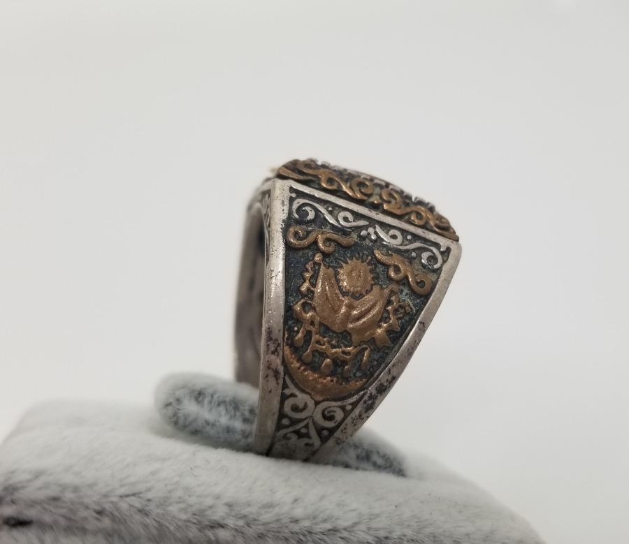 ÜZERİ AY YILDIZ FİGÜRLÜ KABARTMA İŞÇİLİKLİ ANTİKA GÜMÜŞ YÜZÜK