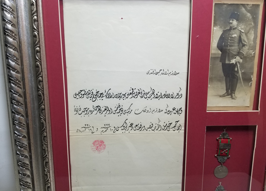 ENVER PAŞA MÜHÜRLÜ 1. DÜNYA SAVAŞI DÖNEMİ BİR SUBAYIMIZA AİT TERFİ BERATI - FOTOĞRAF VE MADALYA SETİ