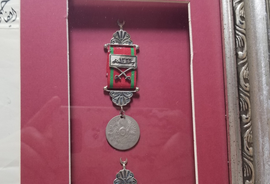 ENVER PAŞA MÜHÜRLÜ 1. DÜNYA SAVAŞI DÖNEMİ BİR SUBAYIMIZA AİT TERFİ BERATI - FOTOĞRAF VE MADALYA SETİ