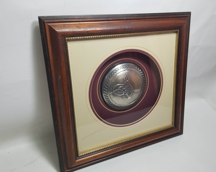 TUĞRA FORMUNDA BESMELE-İ ŞERİF YAZILI GÜMÜŞ PANO