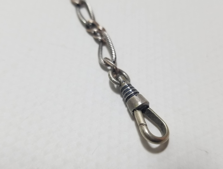 SAVAT İŞÇİLİKLİ VE PUSULALI ANTİKA GÜMÜŞ CEP SAATİ KÖSTEĞİ