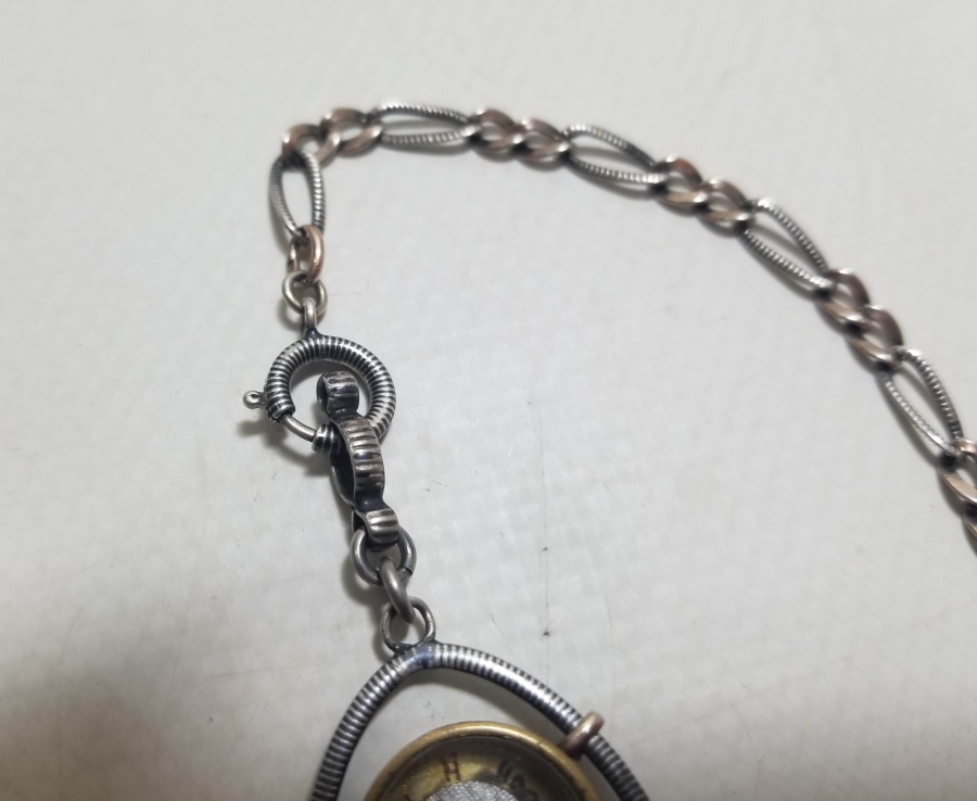 SAVAT İŞÇİLİKLİ VE PUSULALI ANTİKA GÜMÜŞ CEP SAATİ KÖSTEĞİ