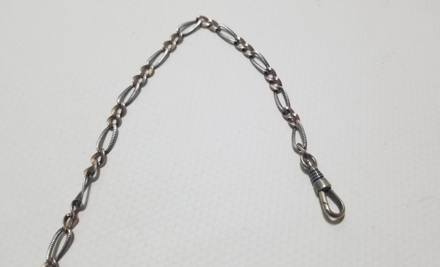 SAVAT İŞÇİLİKLİ VE PUSULALI ANTİKA GÜMÜŞ CEP SAATİ KÖSTEĞİ