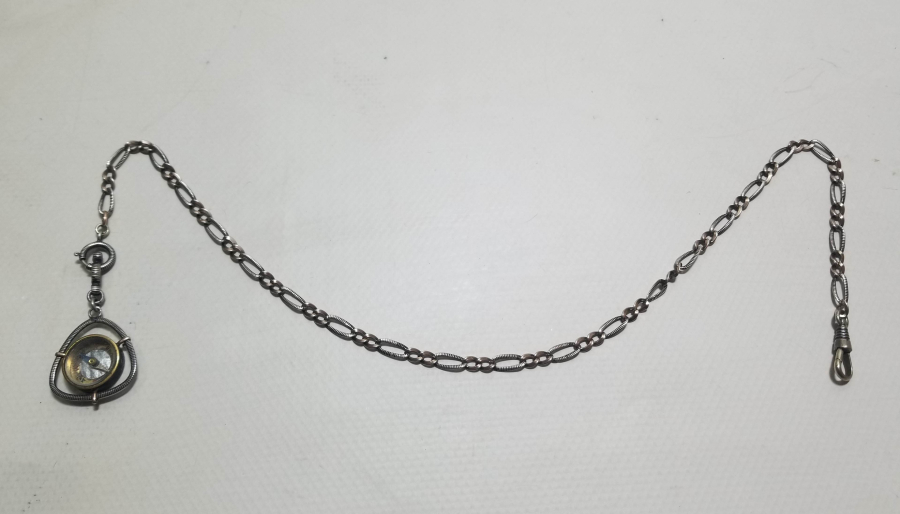 SAVAT İŞÇİLİKLİ VE PUSULALI ANTİKA GÜMÜŞ CEP SAATİ KÖSTEĞİ