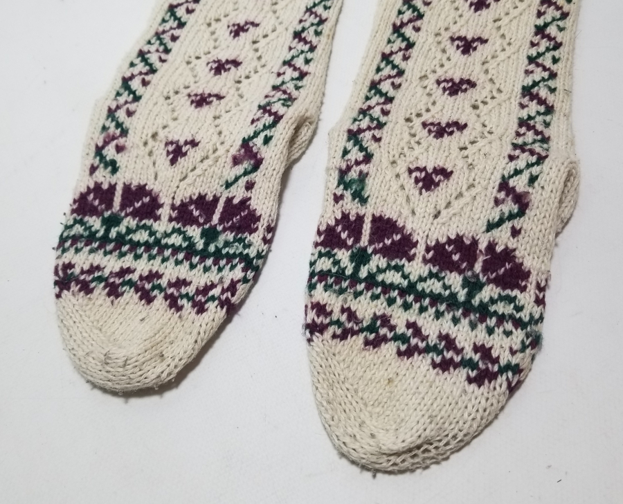 ÜZERİ İŞLEMELİ OSMANLI DÖNEMİ EL ÖRGÜSÜ PATİK