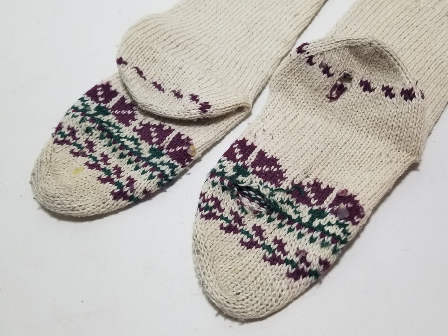 ÜZERİ İŞLEMELİ OSMANLI DÖNEMİ EL ÖRGÜSÜ PATİK