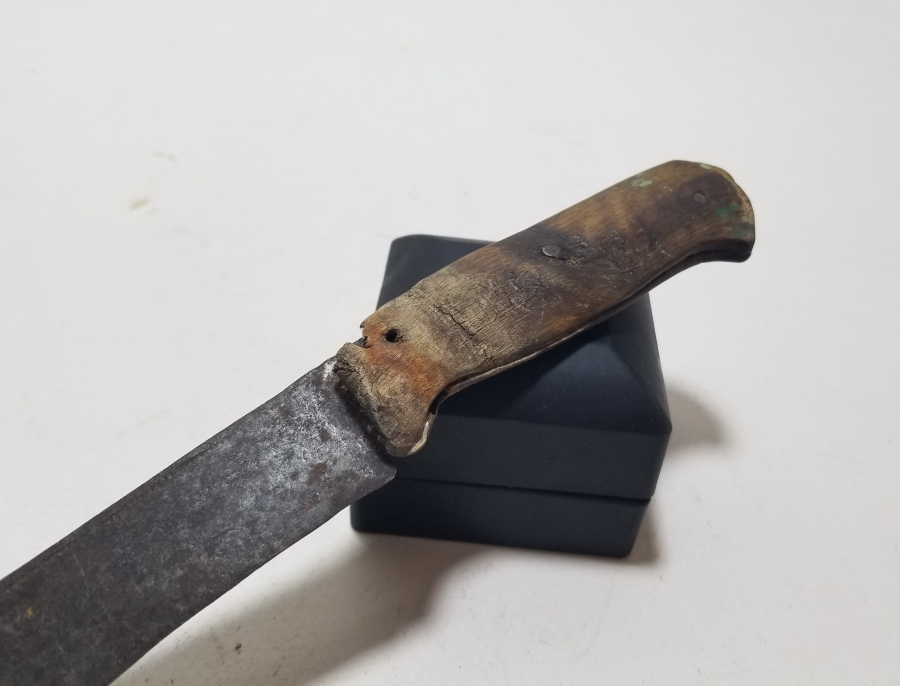 ÜZERİ USTA DAMGALI VE BOYNUZ SAPLI NADİR BALKAN KUŞAK KAMASI