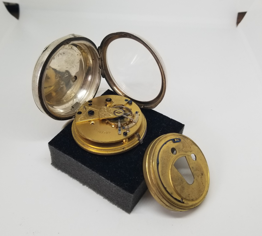 NADİR FORMDA GÜMÜŞ KASA İNGİLİZ YAPIMI KURMALI CEP SAATİ